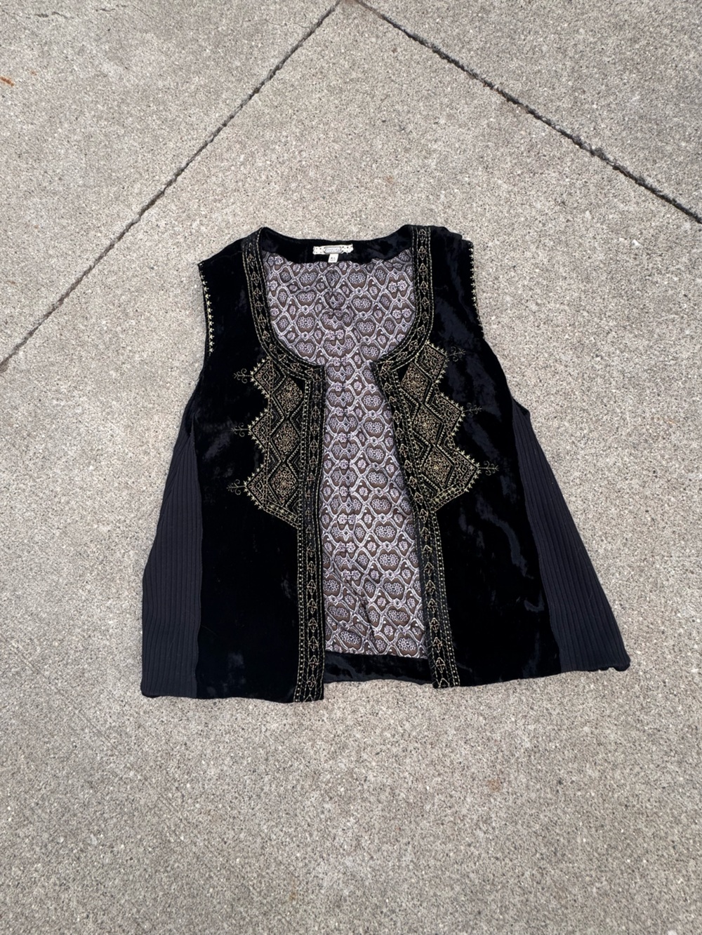 gimmicks by BKE Black Velvet Sleeveless Embroidered Vest